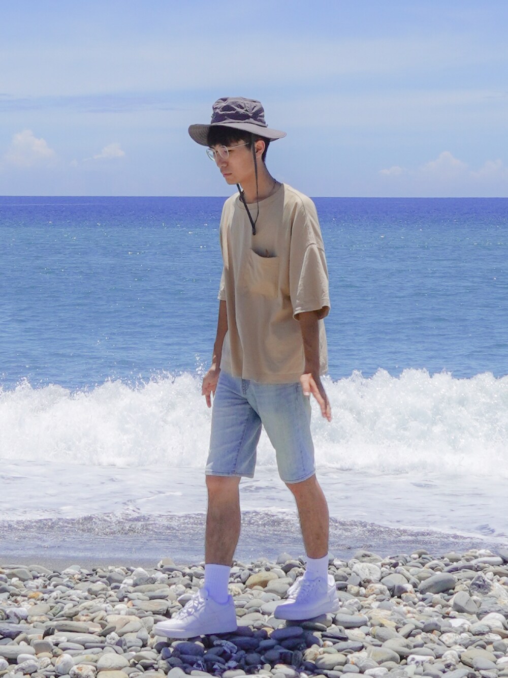 「NIKEのアイテム（シューズ、ホワイト系）」を使った、jimyさん（メンズ・171cm）の夏コーディネートの1枚目の写真
