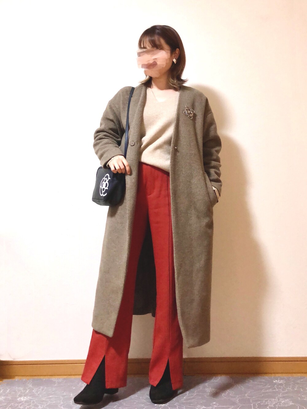 「ニット、ブーツ、カラーパンツ、秋のコーデ、スラックス、ロングコート、ノーカラーコート、ブローチ、パンツスタイル、フレアパンツ、低身長、着回しコーデ、低身長コーデ、秋冬コーデ、いいね、save、フォローお願いします🤑」｜「Availのアイテム（ノーカラーコート、ブラウン系）」を使った、⁂miko⁂さん（レディース・148cm）の秋コーディネートの1枚目の写真