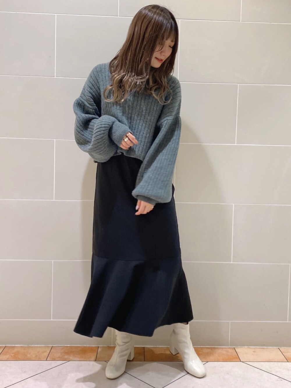 「冬コーデ、ショートブーツ、ニットコーデ、あったかコーデ、シンプルコーデ、タートルネック、キャミワンピ、キャミワンピース、ニット、モノトーン、モノトーンコーデ、ナイスクラップ、ラクチンコーデ、トレンド、トレンドコーデ」｜「one after another NICE CLAUPの単品でも着まわし抜群！２wayニット×マーメイドワンピースセットアップ（ワンピース、ブラック系）」を使った、niceclaupさん（レディース・158cm）の冬コーディネートの1枚目の写真