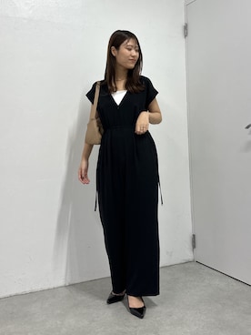 「COLLAGE GALLARDAGALANTE(コラージュガリャルダガランテ)の接触冷感・吸水速乾・UVカット/一枚でオシャレ見え/体型カバー/オフィスカジュアルでも使える/ジャージーサロペット/WEB限定(つなぎ/オールインワン、ブラック系)」を使った、EBINAさん(レディース・166cm)の夏コーディネート