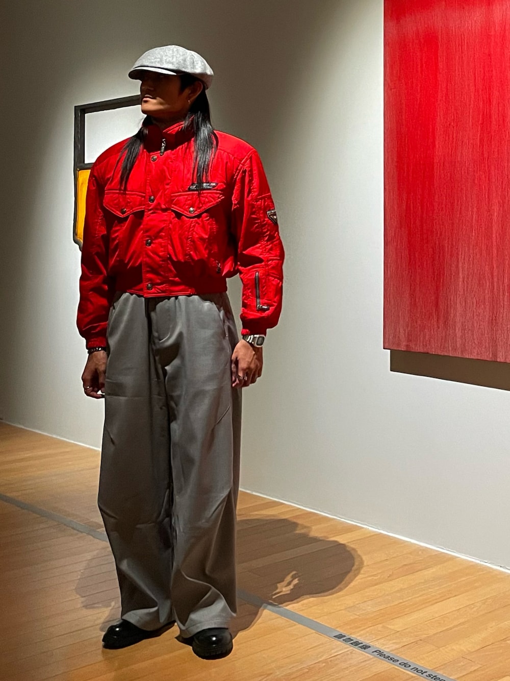 「美術館」｜「SHEINのアイテム（ブーツ、ブラック系）」を使った、yao2heneilsonさん（メンズ・180cm）の春コーディネートの1枚目の写真