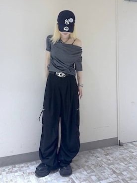 「PAGEBOY（ページボーイ）のZIPタックカーゴパンツ【裾ドローコード付き】（カーゴパンツ、ブラック系）」を使った、みはるんさん（レディース）の夏コーディネート