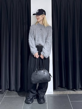 「アイテム（スラックス、ブラック系）」を使った、みはるんさん（レディース・160cm）の秋コーディネート