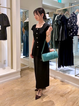 「NOLLEY’S（ノーリーズ）のフェイクスエードショルダーバッグ（ショルダーバッグ、グリーン系）」を使った、onoさん（レディース・157cm）の夏コーディネート