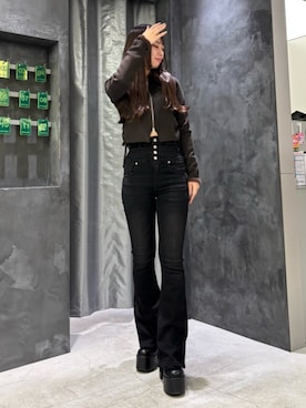 「EMODA（エモダ）のアイテム（デニムパンツ）」を使った、山下綾子さん（レディース・160cm）の秋コーディネート