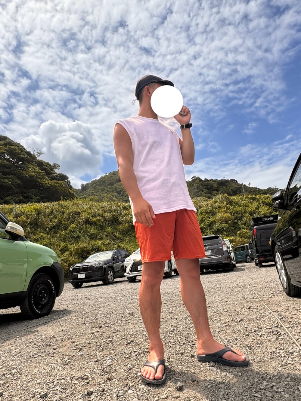 「海の日、タンクトップ、夏コーデ、お出かけコーデ、プチプラコーデ」｜「OOFOSの＜OOFOS＞ OOriginal/リカバリーサンダル（サンダル、ブラック系）」を使った、Kさん（メンズ・167cm）の夏コーディネートの1枚目の写真