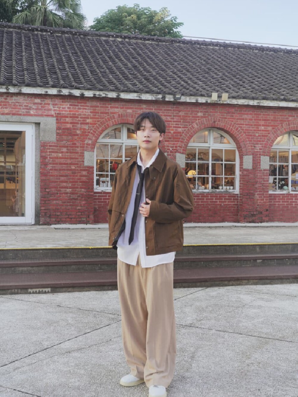「LAGUNAMOONのアイテム（ジャケット/アウター、ブラウン系）」を使った、Benny Linさん（メンズ・180cm）の冬コーディネートの1枚目の写真
