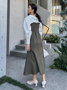 「LAGUNAMOON（ラグナムーン）のシャツドッキングエンボスワンピース（ワンピース、ブラウン系）」を使った、YUKA OTAさん（レディース・165cm）の冬コーディネート