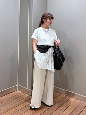 「LOWRYS FARM（ローリーズファーム）のギャザーワイドイージーパンツ　288508（その他パンツ、ベージュ系）」を使った、and.youさん（レディース）の春コーディネート