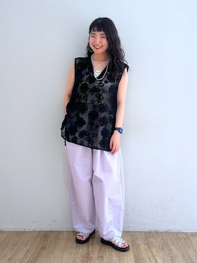 「アイテム（スラックス、パープル系）」を使った、and.youさん（レディース・157cm）の春コーディネート