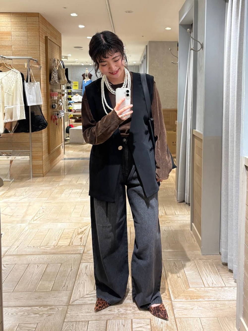 ヘンケイベストスカートセット 579645を使った人気ファッション