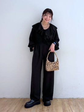 「モノトーン」｜「アイテム（つなぎ/オールインワン）」を使った、and.youさん（レディース・157cm）の秋コーディネート