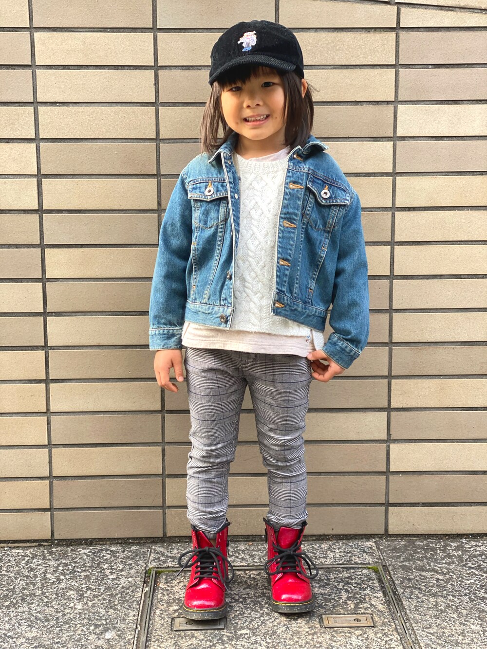 「キッズファッション、古着MIX、重ね着、古着、デニムジャケット、Gジャン、キャップ、コーデュロイ、ニット、Polo Ralph Lauren、Dr.Martens、レイヤードスタイル」｜「POLO RALPH LAURENのアイテム（キャップ、ブラック系）」を使った、Rin&Rayさん（キッズ・100cm）の冬コーディネートの1枚目の写真