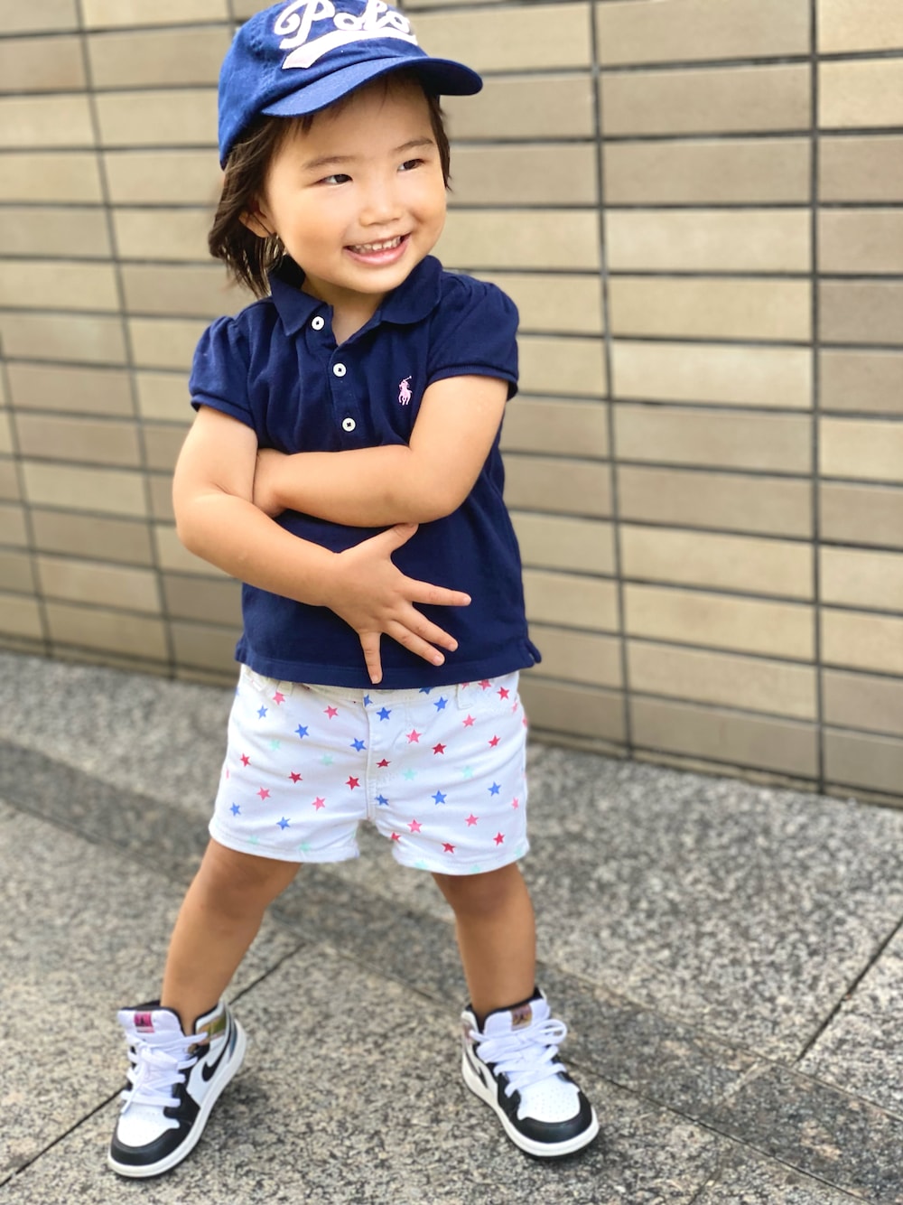 「ポロシャツ、休日スタイル、エアジョーダン1、ポロラルフローレン、ネイビー、ショートパンツ、キャップ、キッズファッション」｜「POLO RALPH LAURENのアイテム（キャップ、ブルー系）」を使った、Rin&Rayさん（キッズ・100cm）の夏コーディネートの1枚目の写真