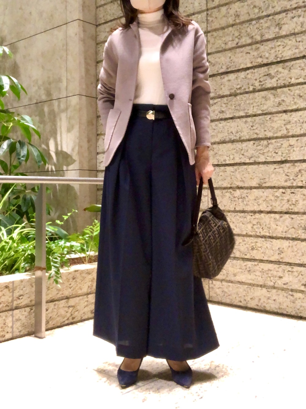 「COS、上下COS、ワイドパンツ、オフィスカジュアル、お仕事コーデ、タートルネック、薄手ニット、GUCCI、グッチ」｜「COSのアイテム（スカート、ブルー系）」を使った、mamadansyarityuuさん（骨格ウェーブ・レディース・169cm）の秋コーディネートの1枚目の写真