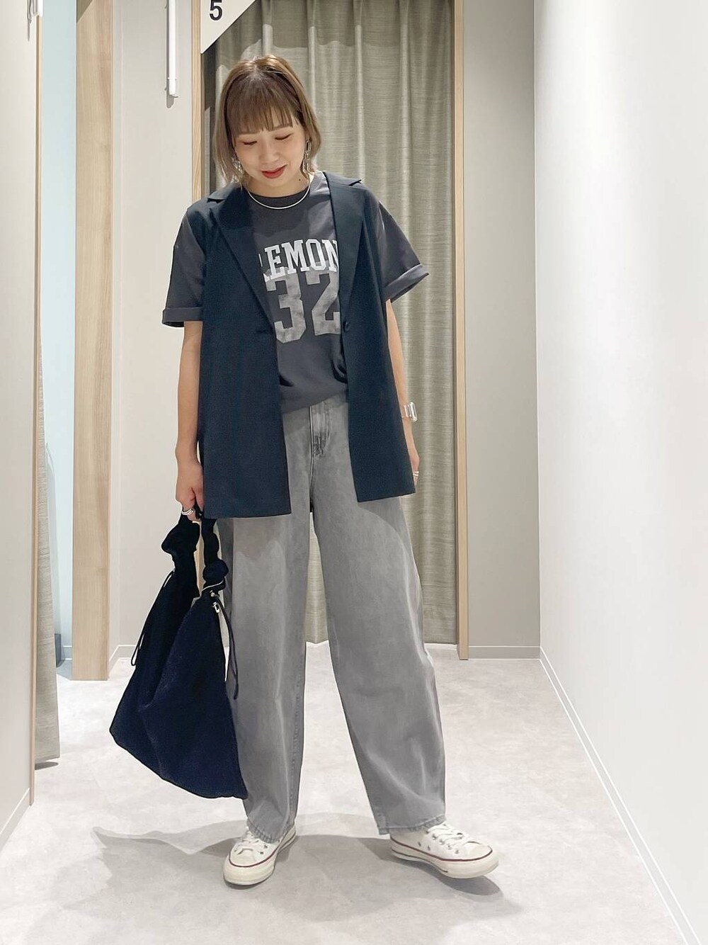 「ベーシック/シンプル、着痩せ・細見え、カジュアル、GLOBAL WORK、ママコーデ、GOOD DENIM_GLOBAL WORK」｜「GLOBAL WORKのラメシャーリング3WAYショルダー/120753（ショルダーバッグ、ブラック系）」を使った、kusuko1103さん（レディース・163cm）の春コーディネートの1枚目の写真