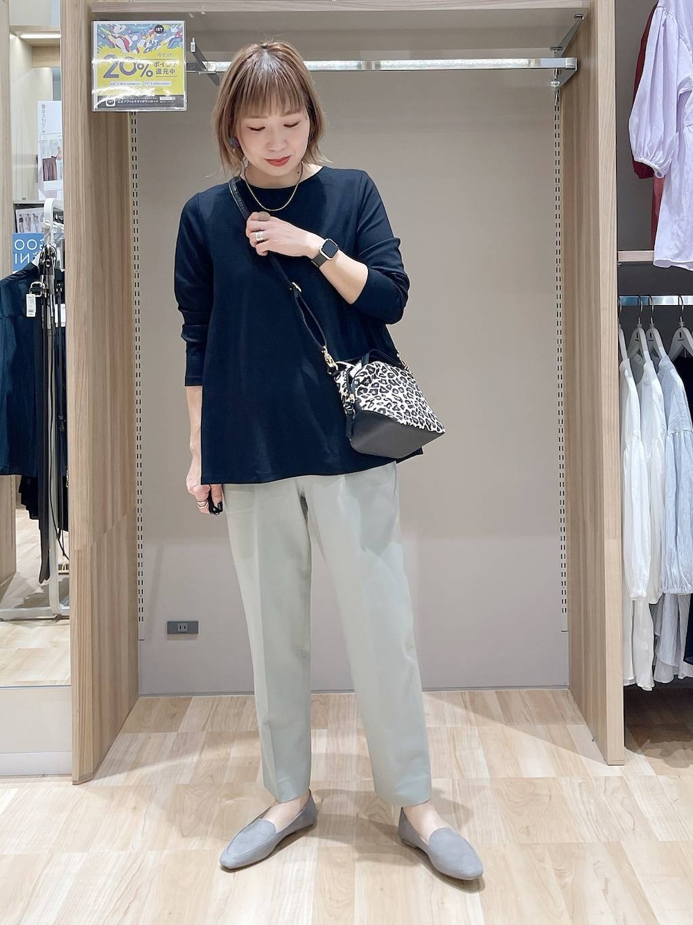 「ベーシック/シンプル、着痩せ・細見え、カジュアル、GLOBAL WORK、ママコーデ、ウツクシルエット_GLOBAL WORK」｜「GLOBAL WORKのスペ軽お財布ショルダー/103951（ショルダーバッグ、その他）」を使った、kusuko1103さん（レディース・163cm）の春コーディネートの1枚目の写真