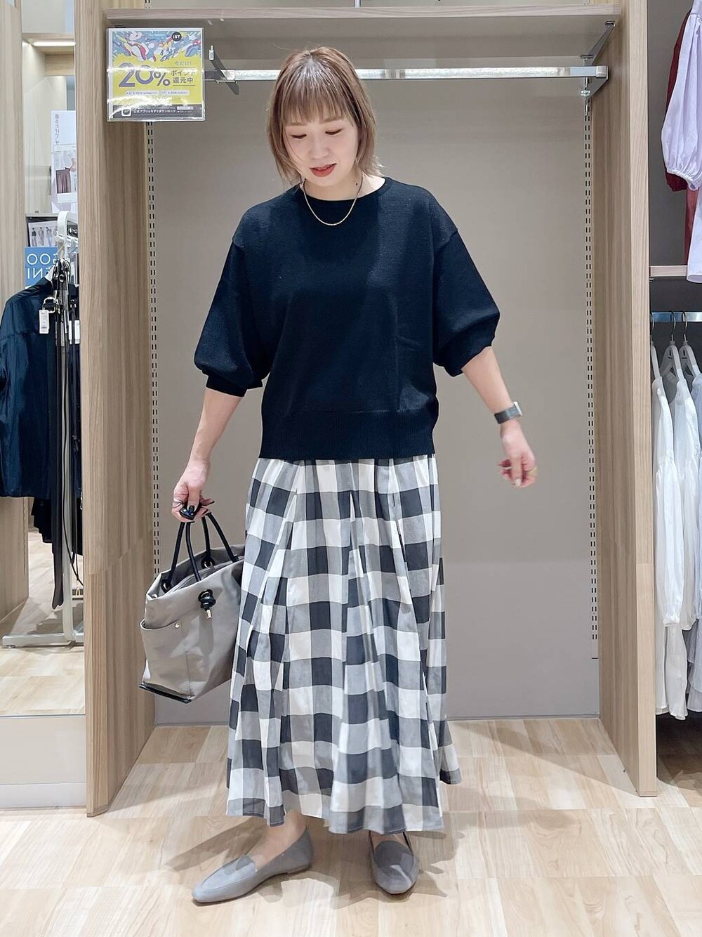 「ベーシック/シンプル、着痩せ・細見え、カジュアル、GLOBAL WORK、ママコーデ」｜「GLOBAL WORKのらくっション踏めるバブーシュ/136007（その他シューズ、グレー系）」を使った、kusuko1103さん（レディース・163cm）の春コーディネートの1枚目の写真