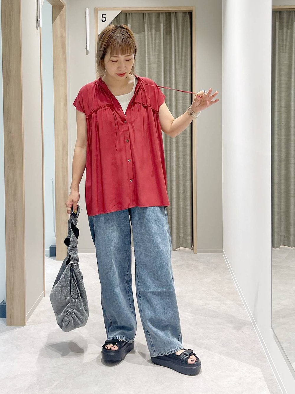 「ママコーデ、GOOD DENIM_GLOBAL WORK、ベーシック/シンプル、着痩せ・細見え、カジュアル、GLOBAL WORK」｜「GLOBAL WORKのGOODデニムバギーパンツ/118365（デニムパンツ、ブルー系）」を使った、kusuko1103さん（レディース・163cm）の夏コーディネートの1枚目の写真