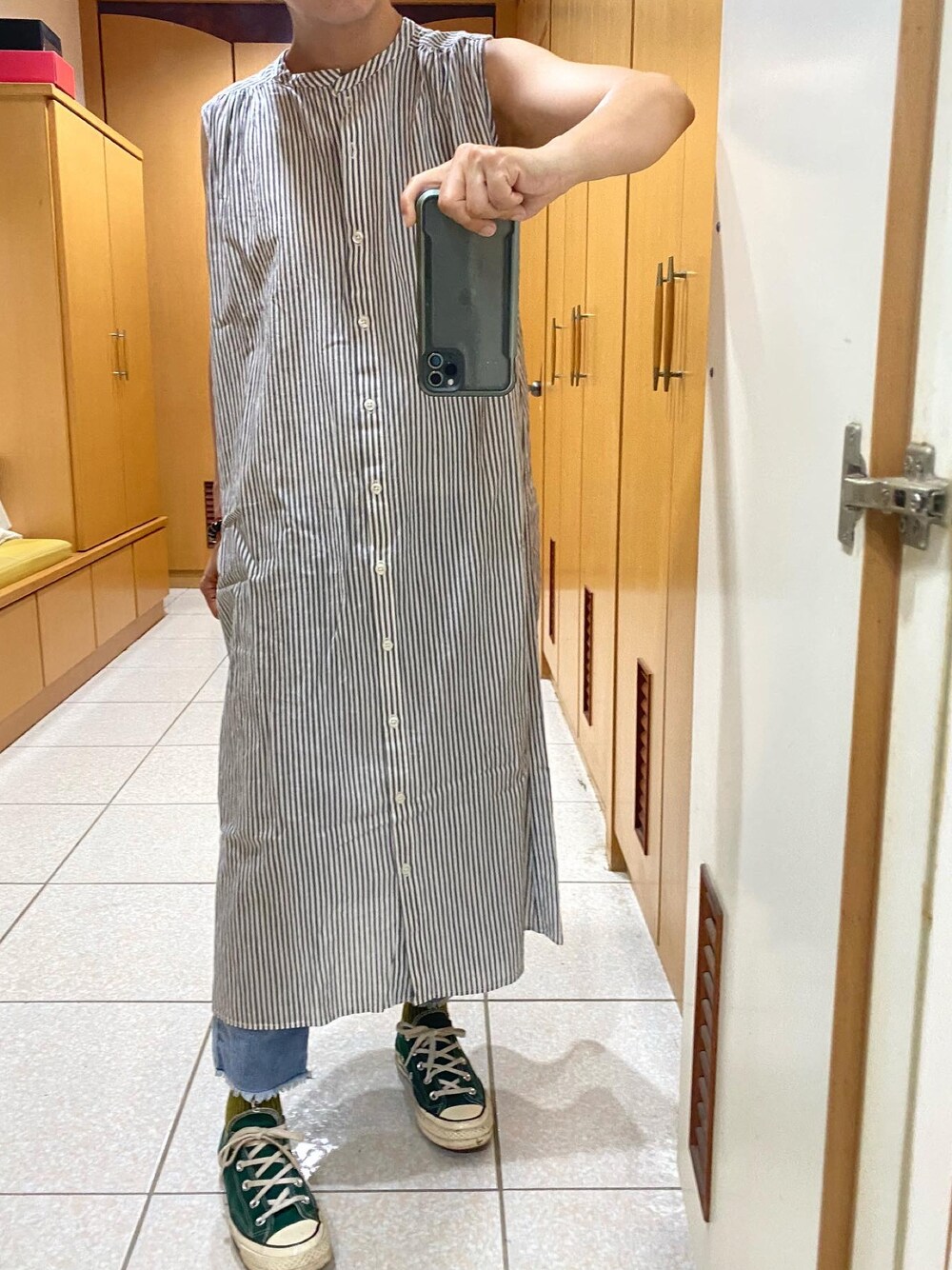 「UNIQLOのアイテム（チュニック、グレー系）」を使った、yukichen3388さん（レディース・155cm）の夏コーディネートの1枚目の写真