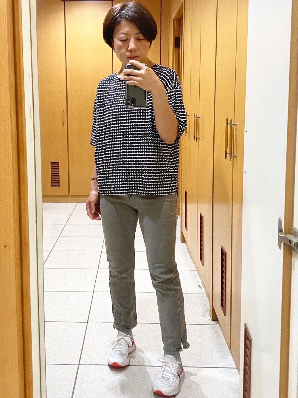 「NIKEのアイテム（スニーカー、ホワイト系）」を使った、yukichen3388さん（レディース・155cm）の夏コーディネートの1枚目の写真