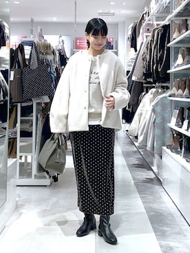 「アイテム（ノーカラーコート）」を使った、西尾有加さん（レディース・164cm・20代）の秋コーディネート