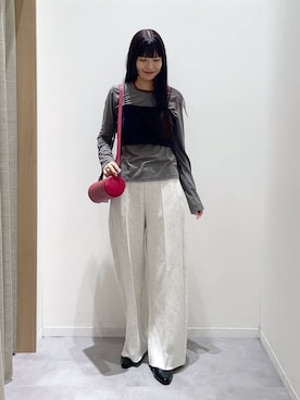 「アイテム（クラッチバッグ、レッド系）」を使った、ニカさん（レディース・164cm）の秋コーディネート