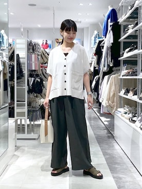 「ベーシック/シンプル」｜「アイテム（アクセサリー）」を使った、西尾有加さん（レディース・164cm）の夏コーディネート