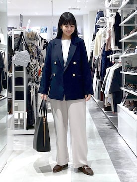 「アイテム（トートバッグ、ブラック系）」を使った、西尾有加さん（レディース・164cm）の秋コーディネート