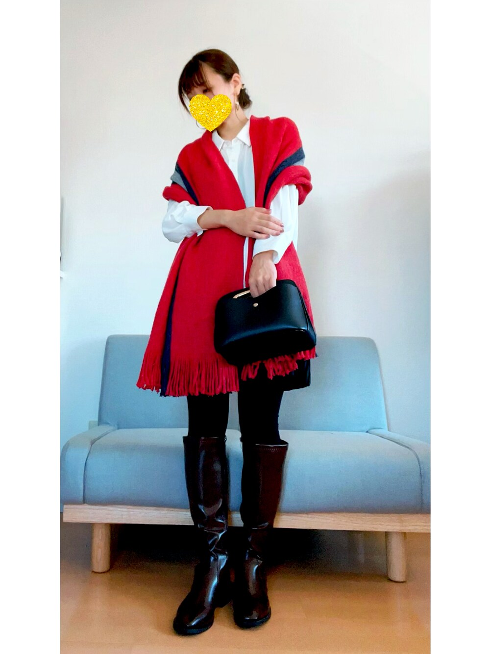 「秋🍁コーデ、お出かけコーデ、シャツスタイル、ストール、プリーツ、ブーツ、ロングブーツ、差し色(赤)、低身長女子、おしゃれさんと繋がりたい、秋ルック紹介するよ」｜「maison de LATIRのアイテム（ストール/ショール、レッド系）」を使った、すーさんさん（レディース・153cm）の秋コーディネートの1枚目の写真