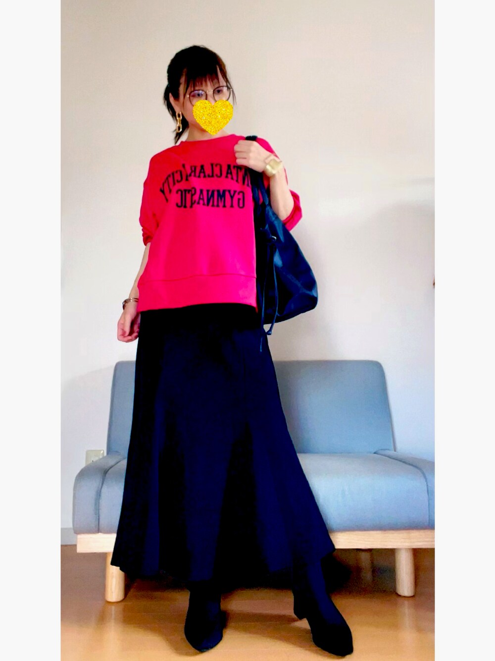 「大人カジュアル、きれいめカジュアル、低身長女子、赤×黒、トレーナー、マーメイドスカート、ニットブーツ、秋服、秋コーデ、大人コーデ、おしゃれさんと繋がりたい」｜「Cutie Blondeのポンチマーメイドスカート（スカート、ブラック系）」を使った、すーさんさん（レディース・153cm）の秋コーディネートの1枚目の写真