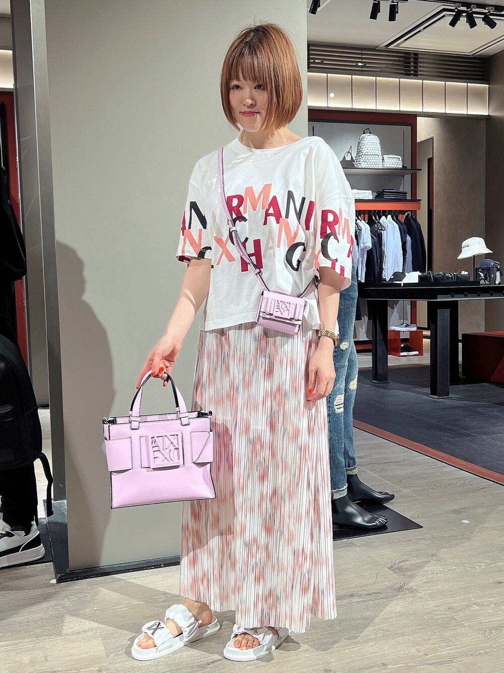 「AXchanger、AXchange、アルマーニエクスチェンジ、armani、armaniexchange、春コーデ、ワンピースコーデ、Tシャツ、Tシャツレイヤード、ピンクコーデ、淡色コーデ、低身長、お出かけコーデ、お花見コーデ、レイヤードコーデ」｜「ARMANI EXCHANGEの【A|X アルマーニ エクスチェンジ】デザインロゴ　クルーネック半袖Tシャツ/CROPPED（Tシャツ/カットソー、ホワイト系）」を使った、HIROさん（レディース・150cm）の春コーディネートの1枚目の写真