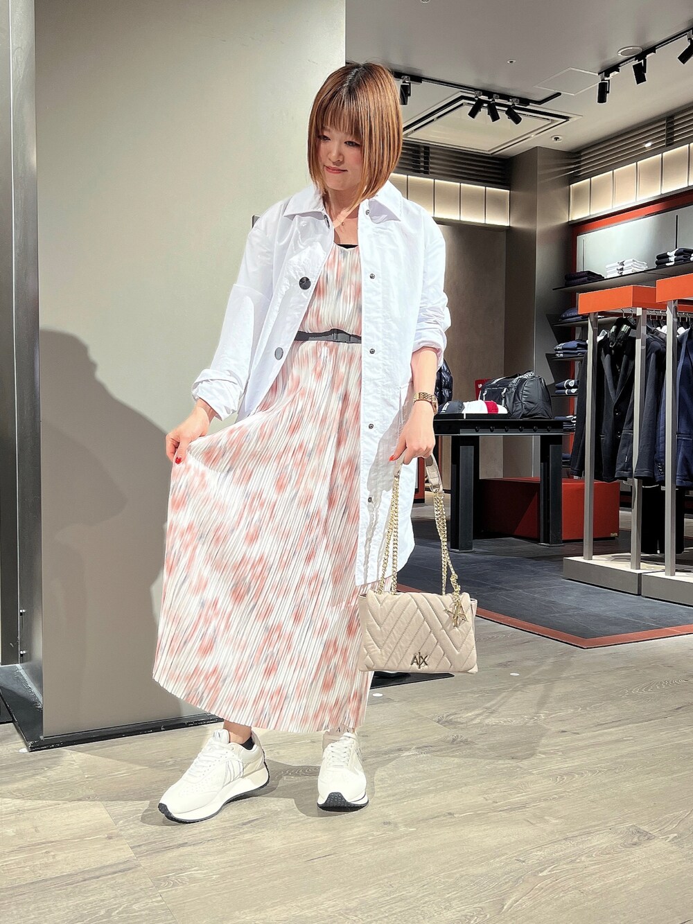 「AXchanger、AXchange、アルマーニエクスチェンジ、armani、armaniexchange、春服デビュー宣言、スプリングコート、春ワンピース、ミニバッグ、スニーカー、大人可愛い、低身長、セブンパークアリオ柏」｜「ARMANI EXCHANGEの【A|X アルマーニ エクスチェンジ】ボリュームソール　レースアップスニーカー（スニーカー、ホワイト系）」を使った、HIROさん（レディース・150cm）の春コーディネートの1枚目の写真