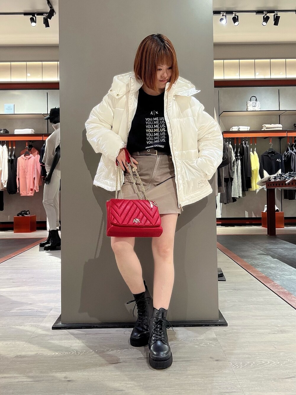 ARMANI EXCHANGEのアイテムを使った「白ダウン」の人気