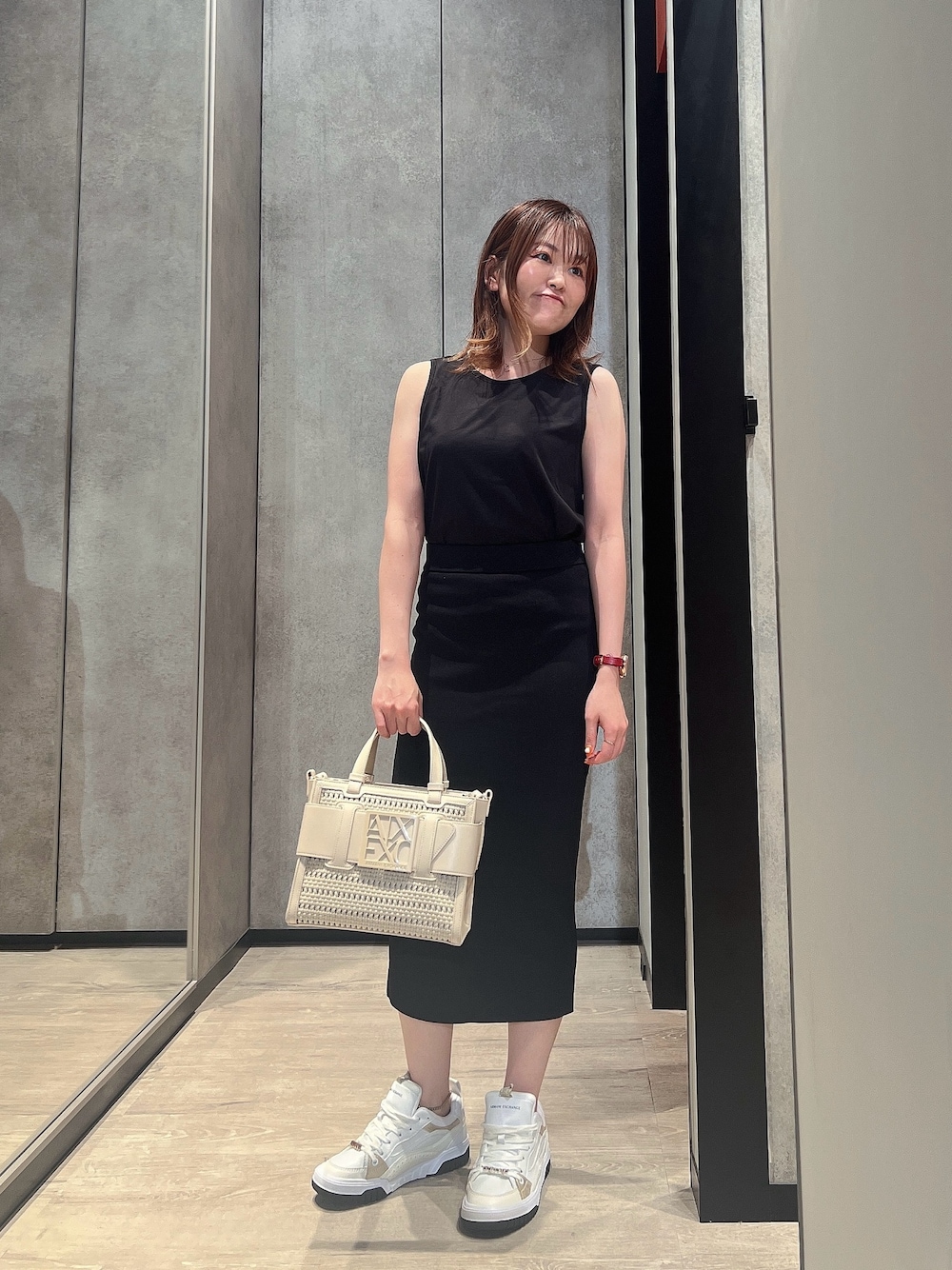 「AXchanger、AXchange、アルマーニエクスチェンジ、armani、armaniexchange、タンクトップ、お出かけコーデ、スニーカー、夏コーデ、モノトーン、シンプル、大人カジュアルコーデ、シンプルスタイル、オンライン限定、ootd」｜「ARMANI EXCHANGEの【A|X アルマーニ エクスチェンジ】＜オンライン限定＞モノグラムロゴパッチ　スリムニットスカート（スカート、ブラック系）」を使った、HIROさん（レディース・150cm）の夏コーディネートの1枚目の写真