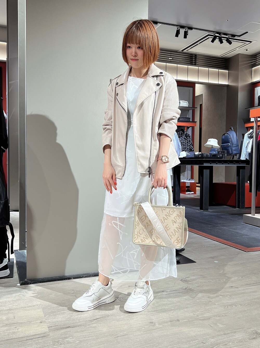 「AXchanger、AXchange、アルマーニエクスチェンジ、armani、armaniexchange、春服コーデ、ライダースジャケット、シースルーワンピース、スニーカー、時計、お花見、フェミニン、淡色コーデ、低身長、レザー」｜「ARMANI EXCHANGEの【A|X アルマーニ エクスチェンジ】パンチングスリーブ　ライダースジャケット（ライダースジャケット、ホワイト系）」を使った、HIROさん（レディース・150cm）の春コーディネートの1枚目の写真