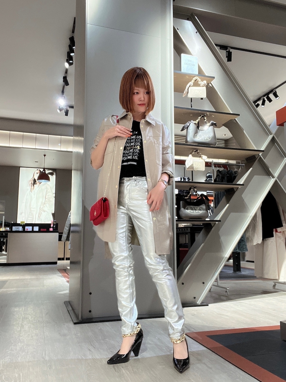 「AXchanger、AXchange、アルマーニエクスチェンジ、armani、armaniexchange、ARMANIEXCHANGE、メタリック、秋冬コーデ、ヒール、オトナカワイイ、低身長」｜「ARMANI EXCHANGEの【A|X アルマーニ エクスチェンジ】A|Xロゴ　キルティング　ショルダーストラップ付きウォレット（財布、レッド系）」を使った、HIROさん（レディース・150cm）の秋コーディネートの1枚目の写真