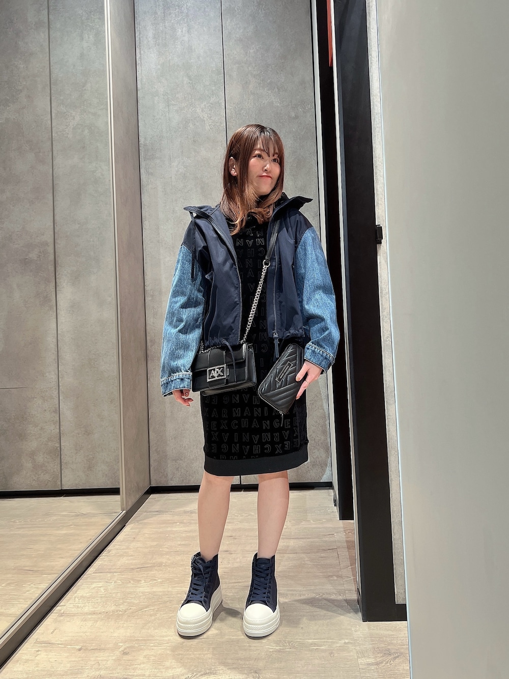 「AXchanger、AXchange、アルマーニエクスチェンジ、armani、armaniexchange、春カラー、カジュアルスタイル、おでかけコーデ、ラクチンコーデ、休日スタイル、オトナ女子、女子会コーデ、オトナカジュアル、ワンピース、ハイカットスニーカー」｜「ARMANI EXCHANGEの【A|X アルマーニ エクスチェンジ】BE ボリュームソール キャンバスハイカットスニーカー（スニーカー、ブルー系）」を使った、HIROさん（レディース・150cm）の春コーディネートの1枚目の写真