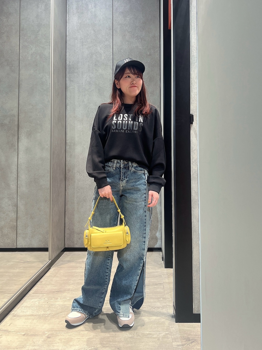 「AXchanger、AXchange、アルマーニエクスチェンジ、armani、armaniexchange、スポーツミックス、やっぱり帽子が好き、低身長コーデ、ラクチンコーデ、オトナカワイイ、パンツコーデ、楽チンコーデ、150cm台コーデ、ラフコーデ、大人カジュアルコーデ」｜「ARMANI EXCHANGEの【A|X アルマーニ エクスチェンジ】LIS AXロゴ クルーネックスウェットプルオーバー（スウェット、ブラック系）」を使った、HIROさん（レディース・150cm）の夏コーディネートの1枚目の写真