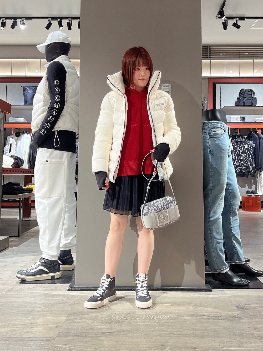 「AXchanger、AXchange、アルマーニエクスチェンジ、armani、armaniexchange、冬アウター、ダウンジャケット、休日スタイル、お出かけコーデ、オトナカワイイ、オトナカジュアル、低身長、ニットトップス、キュロットパンツ、ハイカットスニーカー」｜「ARMANI EXCHANGEの【A|X アルマーニ エクスチェンジ】スタンドネックパファージャケット（ブルゾン、ホワイト系）」を使った、HIROさん（レディース・150cm）の秋コーディネートの1枚目の写真