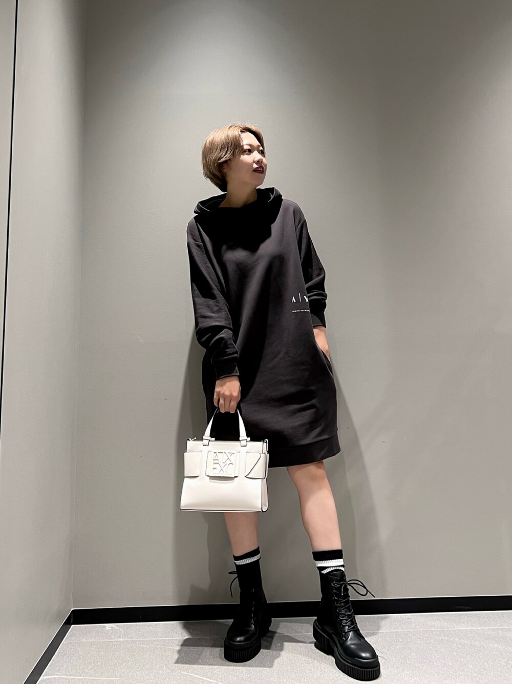 「ストリートカジュアル、パーカーワンピース、スウェット、シンプルコーデ、ママコーデ、ママファッション、チャンキーヒール、ブーツ、パーカー、AXchanger、armaniexchange、アルマーニエクスチェンジ、秋服準備はじめました、ワンピース、ロゴスウェット」｜「ARMANI EXCHANGEの【A|X アルマーニ エクスチェンジ】A|Xロゴ　フレンチテリーフーディワンピース（ワンピース、ブラウン系）」を使った、Mazurun☺︎さん（レディース・160cm）の夏コーディネートの1枚目の写真