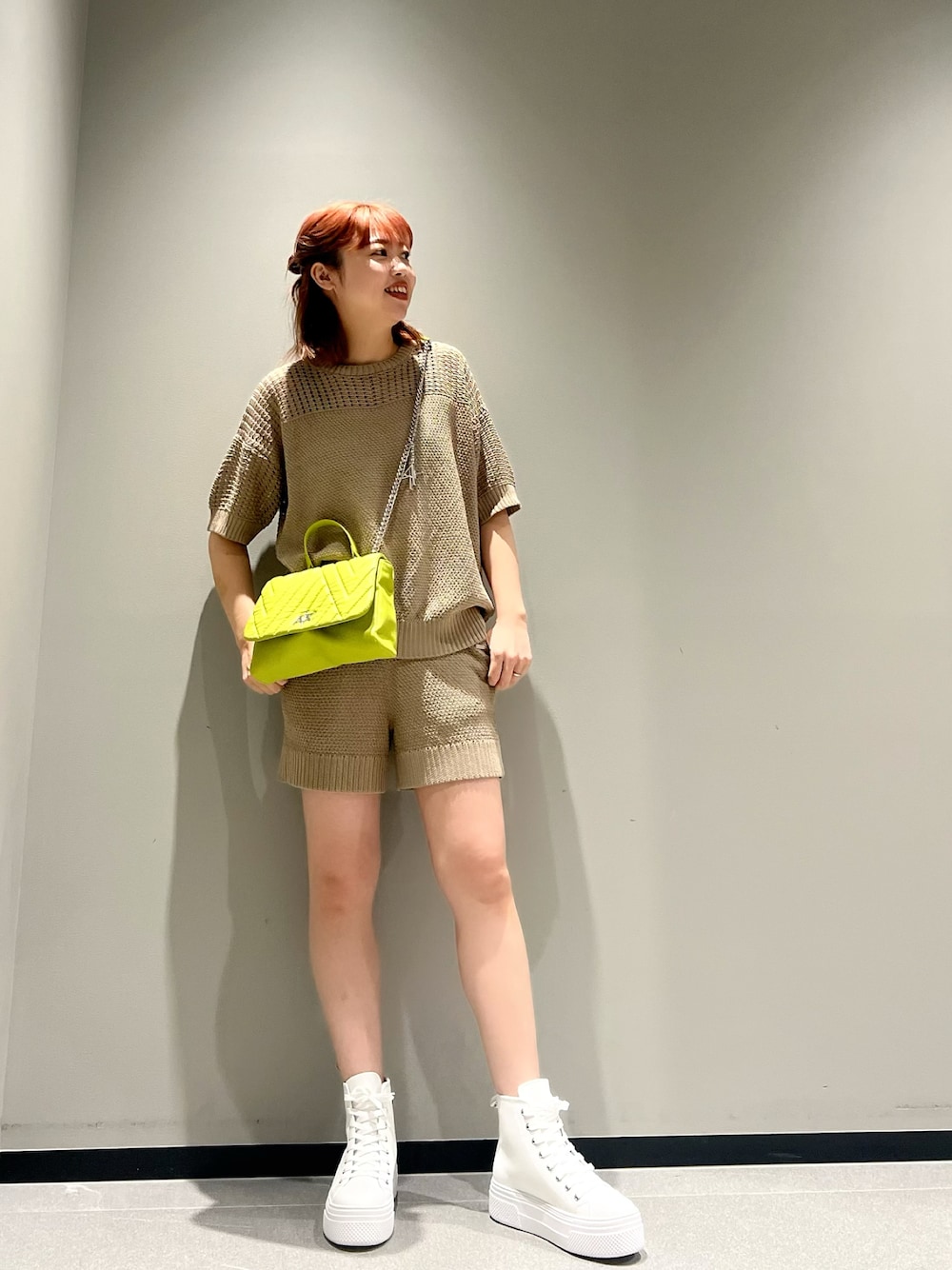 「お出かけコーデ日記、セットアップ、ニット、サマーニット、ショートパンツ、厚底シューズ、オトナ女子、ママファッション、アルマーニエクスチェンジ、AXchanger、armaniexchange、ショルダーバッグ、ベージュ、休日スタイル、スニーカーコーデ」｜「ARMANI EXCHANGEの【A|X アルマーニ エクスチェンジ】A|Xロゴ　キルティングデニムショルダーバッグ（ショルダーバッグ、ブルー系）」を使った、Mazurun☺︎さん（レディース・160cm）の春コーディネートの1枚目の写真