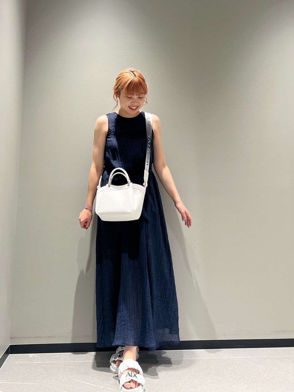 「夏コーデ、ノースリーブ、ワンピース、ショルダーバッグ、サンダル、ラクチンコーデ、ネイビー、アルマーニエクスチェンジ、AXchanger、armaniexchange、ママファッション、オトナ女子、ロングワンピース、シンプルコーデ、ショップスタッフの推しワンピ」｜「ARMANI EXCHANGEの【A|X アルマーニ エクスチェンジ】シアーロングワンピース（ワンピース、ブルー系）」を使った、Mazurun☺︎さん（レディース・160cm）の春コーディネートの1枚目の写真