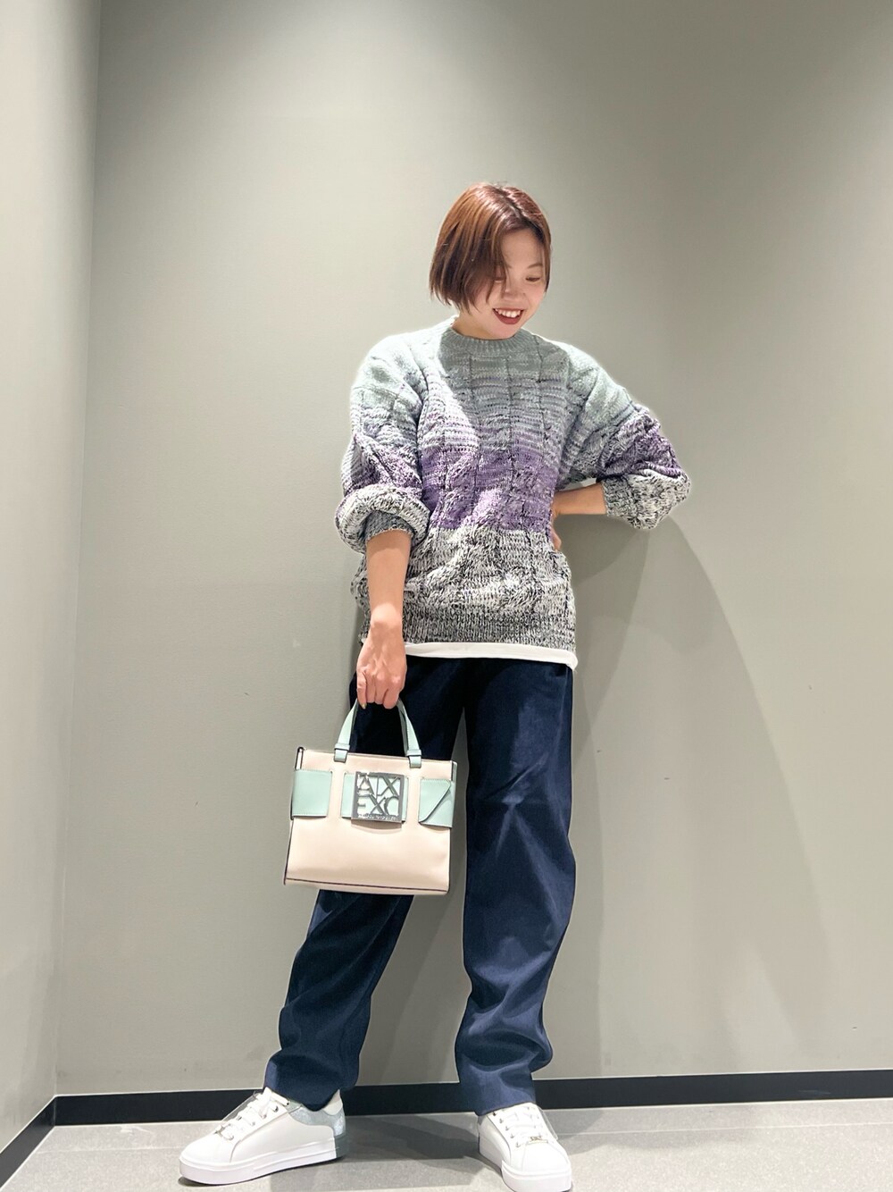 「ボリュームニット、ニット、秋のコーデ、ママコーデ、armaniexchange、AXchanger、アルマーニエクスチェンジ、コーデュロイパンツ、ケーブルニット、スクエアバッグ、グラデーション、白スニーカー、カジュアルコーデ、ネイビー、秋ルック紹介するよ」｜「ARMANI EXCHANGEの【A|X アルマーニ エクスチェンジ】グラデーション　ロ－ゲージケーブルニット（ニット/セーター、ブルー系）」を使った、Mazurun☺︎さん（レディース・160cm）の秋コーディネートの1枚目の写真