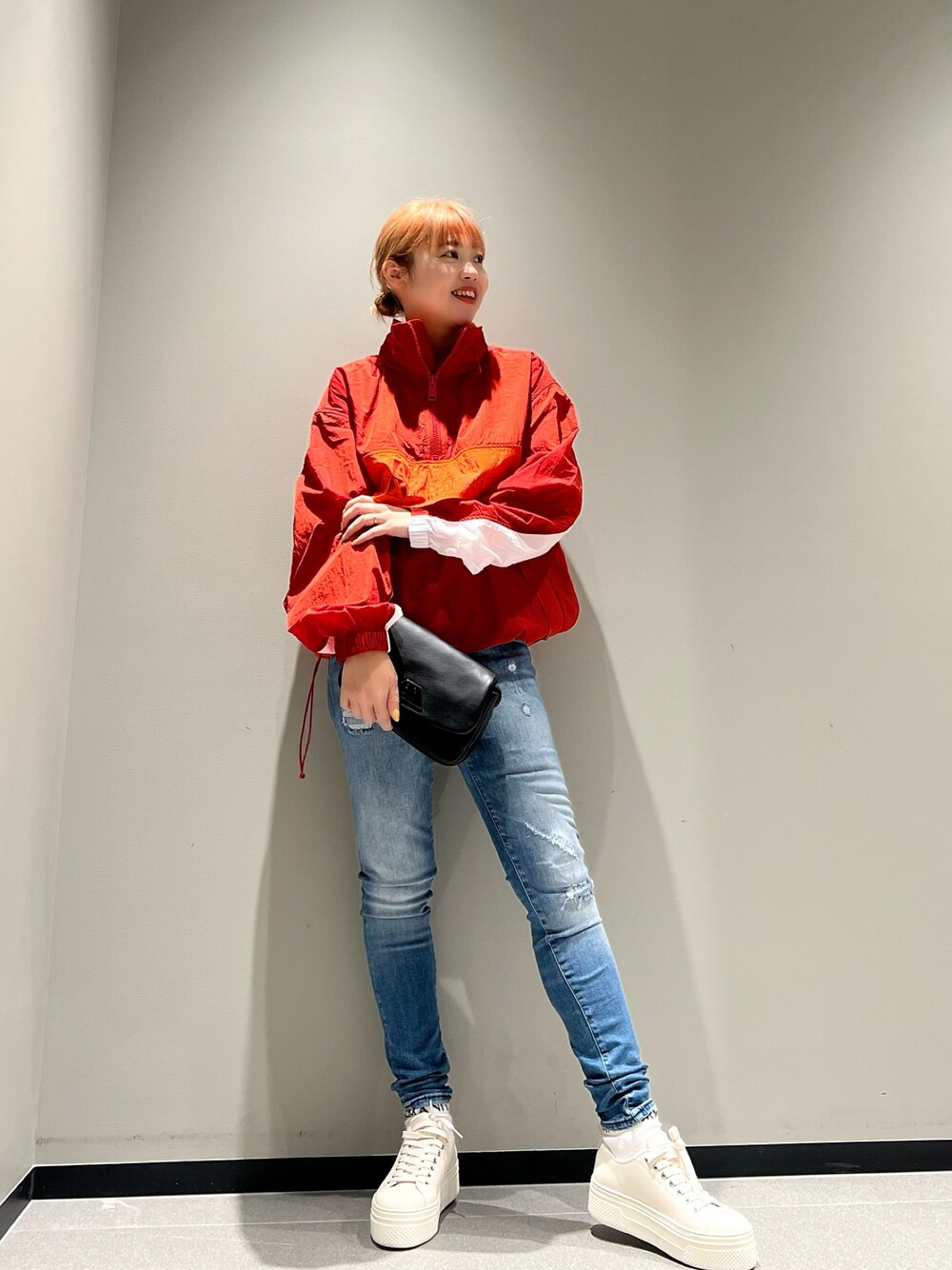 「デニムデー、denimday2023、axdenimchange、denimday、ナイロンジャケット、ハーフジップ、スキニーデニム、厚底シューズ、ママファッション、パーカー、オレンジ、メンズライク、AXchanger、アルマーニエクスチェンジ、カジュアルコーデ」｜「ARMANI EXCHANGEの【A|X アルマーニ エクスチェンジ】カラーブロック　ハーフジップアップパーカー（ナイロンジャケット、オレンジ系）」を使った、Mazurun☺︎さん（レディース・160cm）の春コーディネートの1枚目の写真