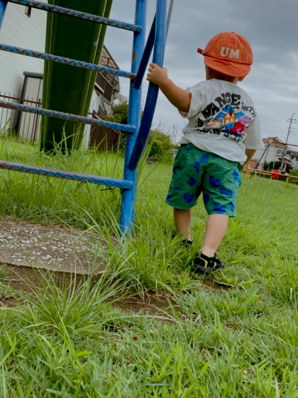「MARKEY'Sのアイテム（パンツ、グリーン系）」を使った、seijieeeeさん（キッズ・80cm）の夏コーディネートの1枚目の写真
