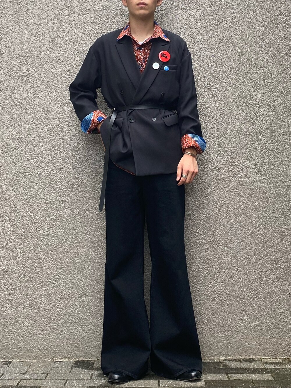 「ジャケット、柄シャツ、休日スタイル、ワイドパンツ、レトロ、古着MIX、フレアパンツ、未来のWEARISTAプロジェクト、冬コーデ、デニム、モード、レイヤードスタイル、エレガント、ブーツ、PALETTE art alive」｜「LAD MUSICIANのアイテム（デニムパンツ、ブラック系）」を使った、しょうくんさん（メンズ・185cm）の秋コーディネートの1枚目の写真
