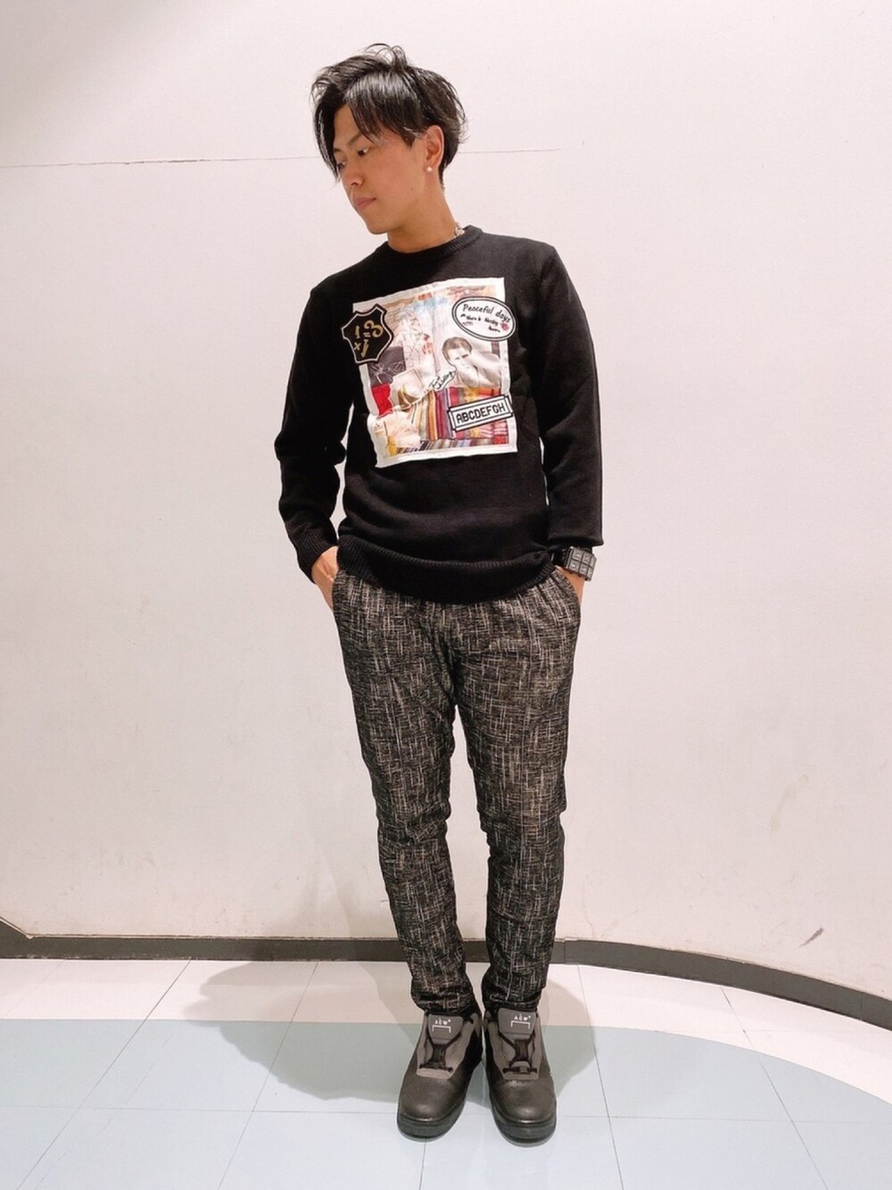 「1piu1uguale3 relax、名古屋PARCO、2020AW、ニット、LEON」｜「1piu1uguale3 RELAXの1+1=3アップリケプルオーバーニット（ニット/セーター、ブラック系）」を使った、shoyaさん（メンズ・180cm）の秋コーディネートの1枚目の写真