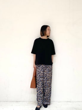 「URBAN RESEARCH DOORS（アーバンリサーチドアーズ）の『接触冷感/吸水速乾/イージーケア』フラワープリントドライタッチリラックスパンツ（その他パンツ）」を使った、ハルさん（レディース・163cm）の夏コーディネート