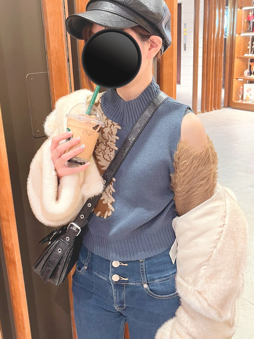 「大人カジュアル」｜「MURUAのショルダーフラワーシャギーニット（ニット/セーター、ブルー系）」を使った、mkk814さん（骨格ウェーブ・レディース・153cm）の冬コーディネートの1枚目の写真